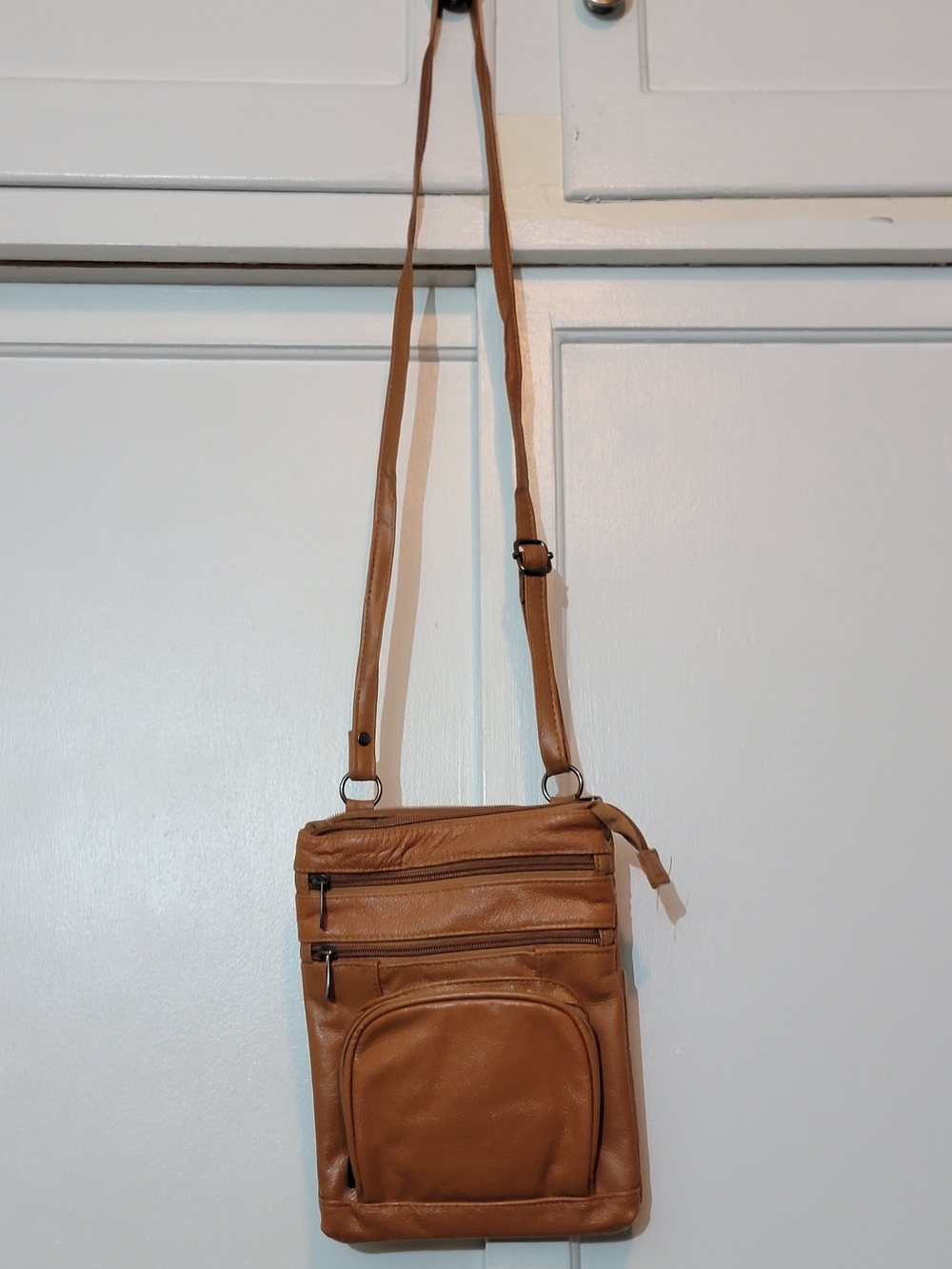 Slim Tan Leather Messenger Crossbody Unisex